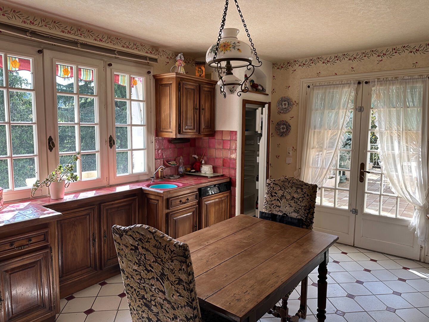 Co - Exclusivité. Maison de charme de 200 m² dans un très bel envirronnement.