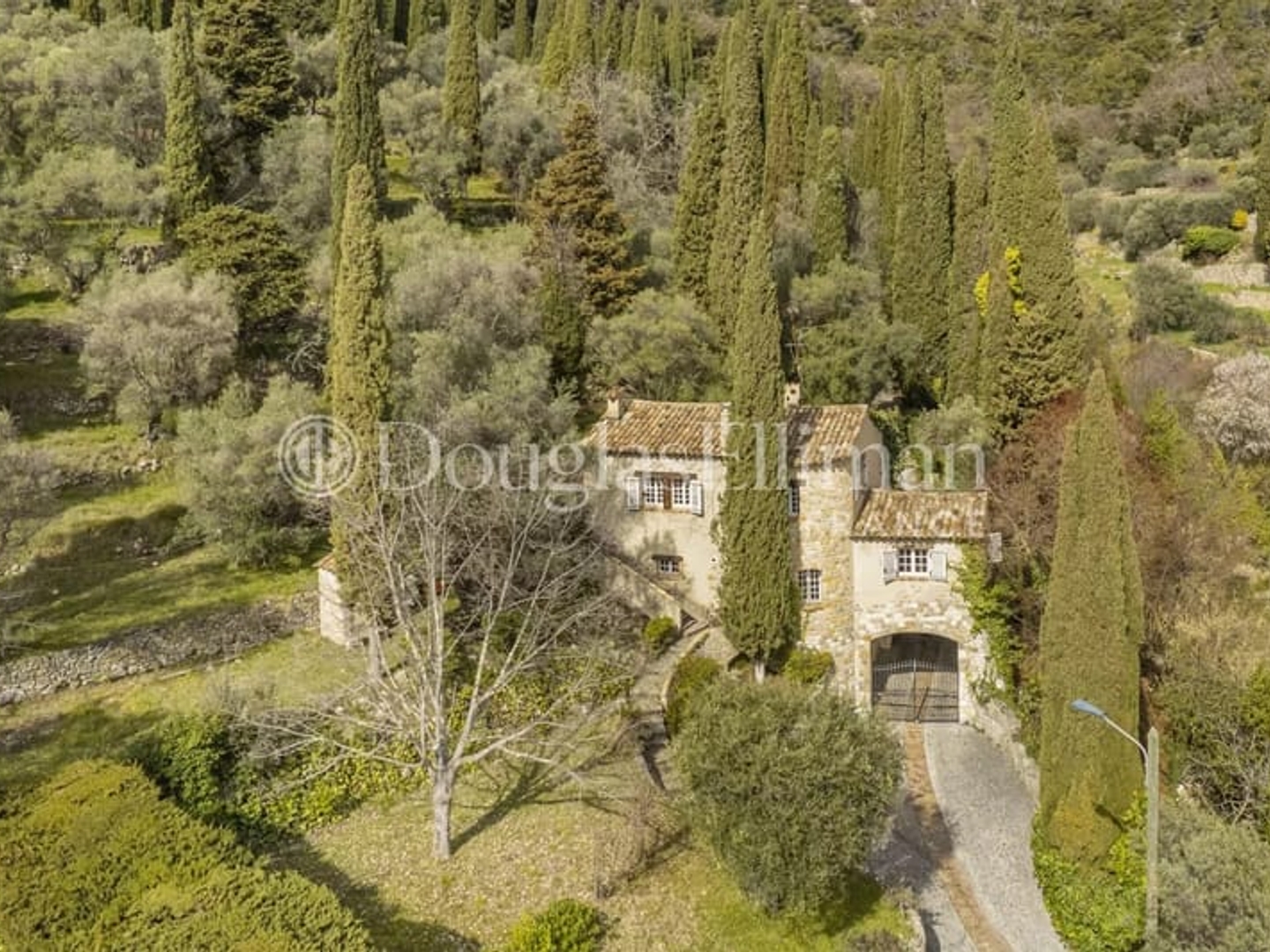 Maison à vendre - 10 pièces - 500m2 - Tourrettes-Sur-Loup (06140)