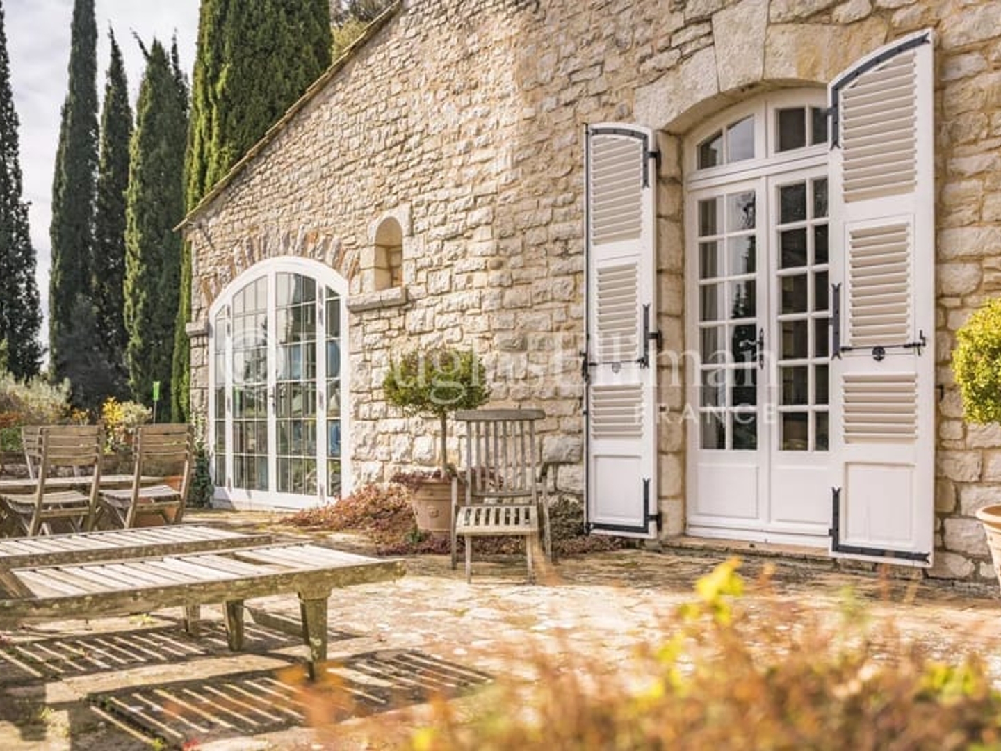 Maison à vendre - 10 pièces - 500m2 - Tourrettes-Sur-Loup (06140)