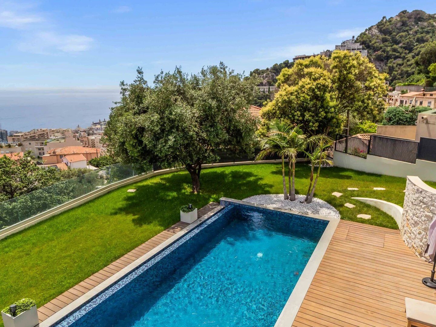 Villa contemporaine entièrement rénovée avec vue mer panoramique