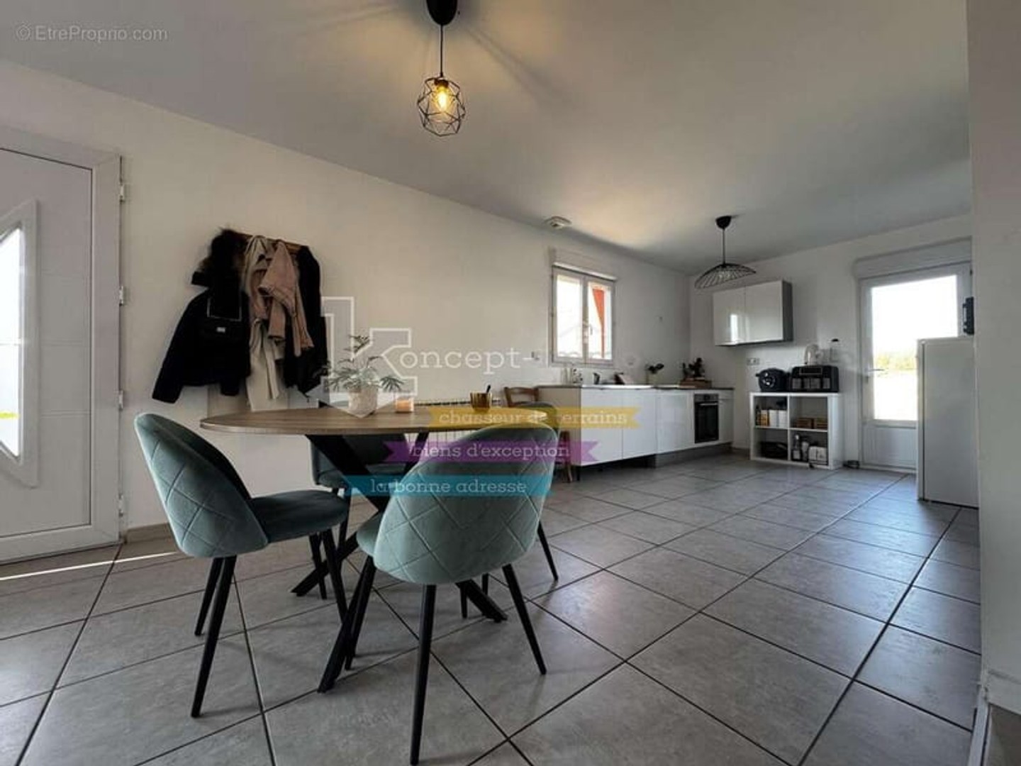 Appartement à vendre - 128m2 - Fontaine-Saint-Lu... (60480)