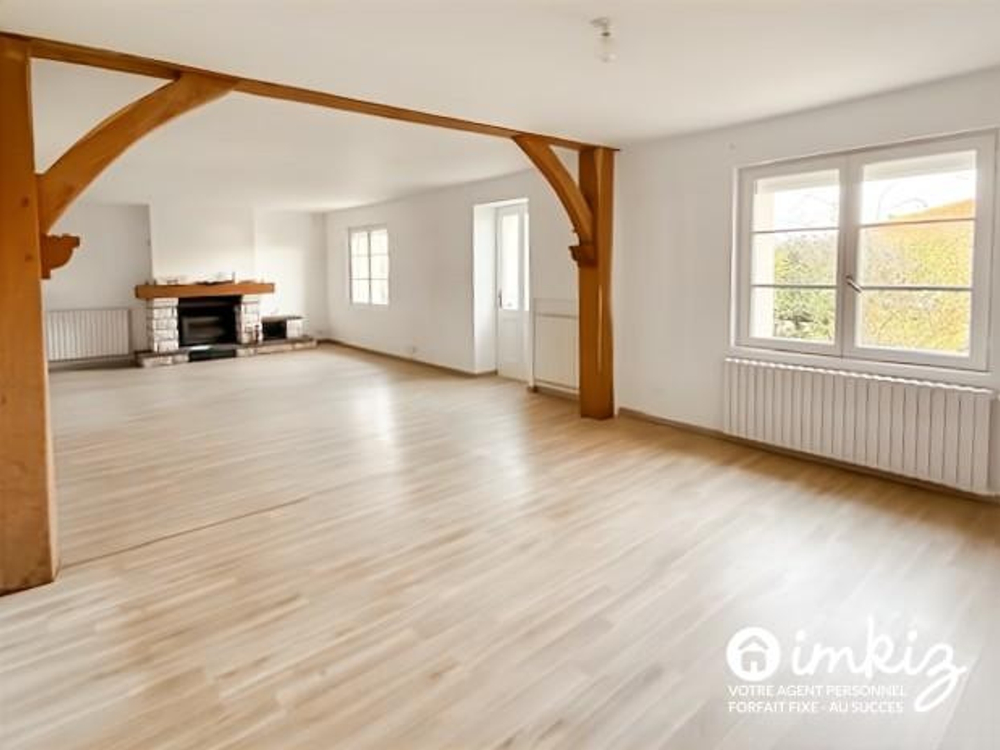 Maison de campagne de 7 pièces et hangar