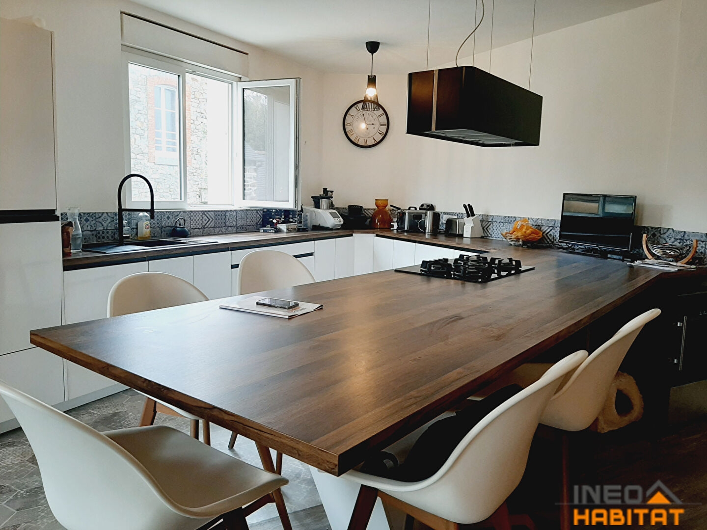 Maison à vendre - 6 pièces - 245m2 - Montreuil-Le-Gast (35520)