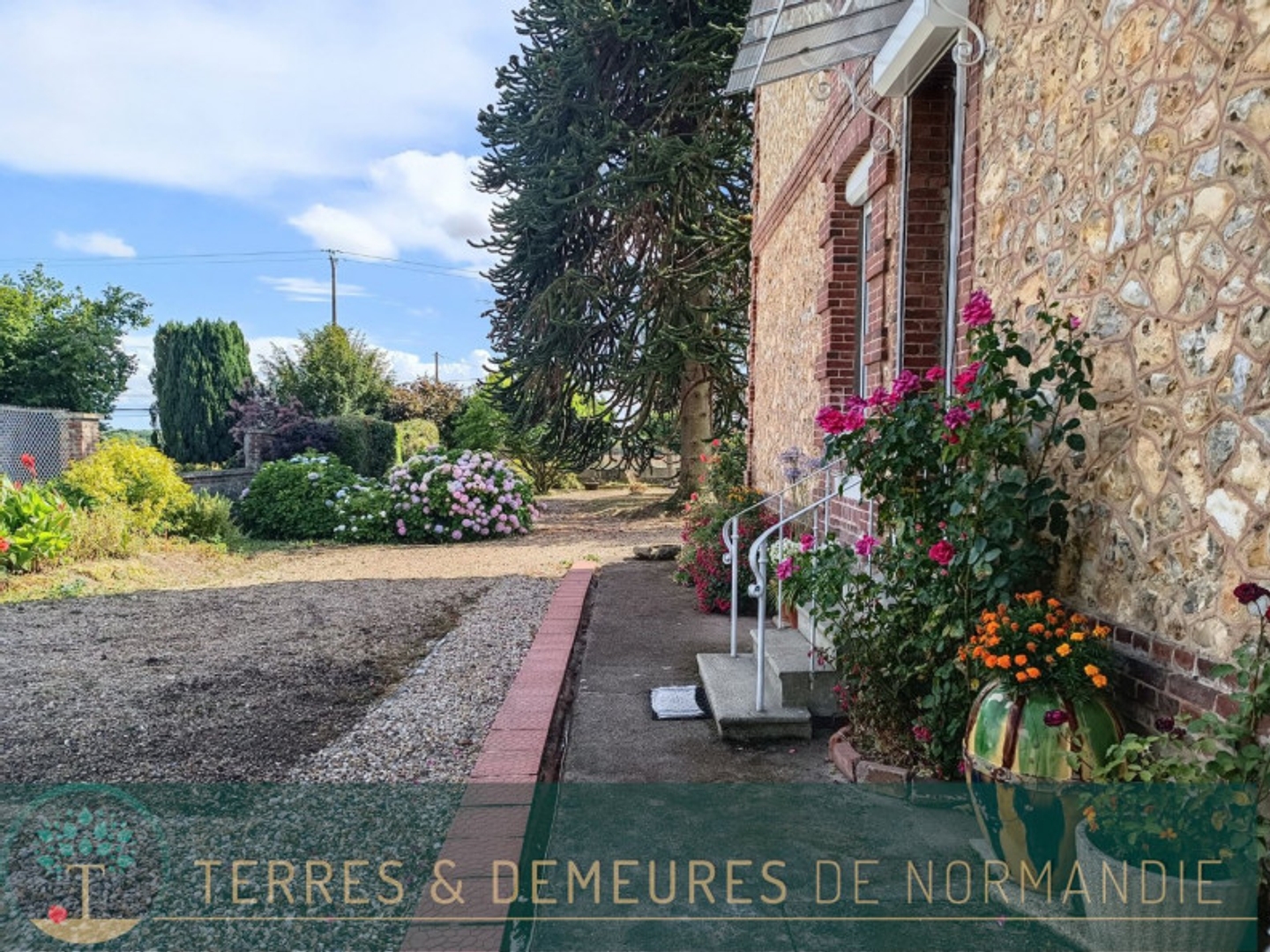 Maison à vendre - 11 pièces - 314m2 - Montfort-Sur-Risle (27290)