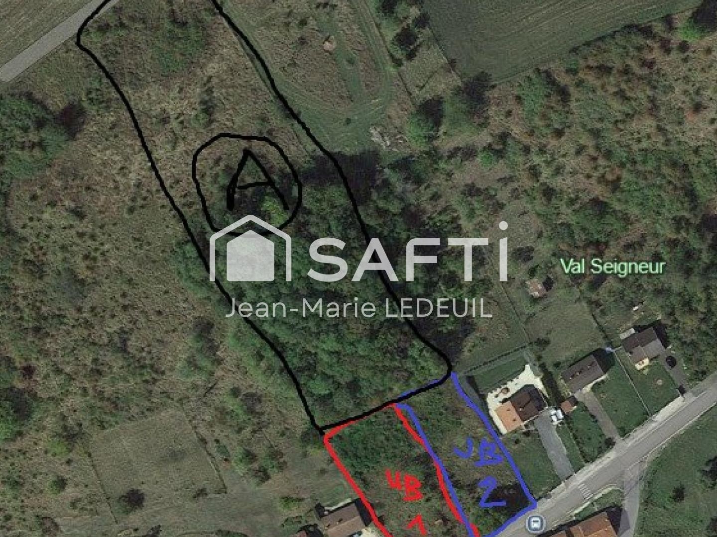 Terrain à batir, 27 m de façade environ.