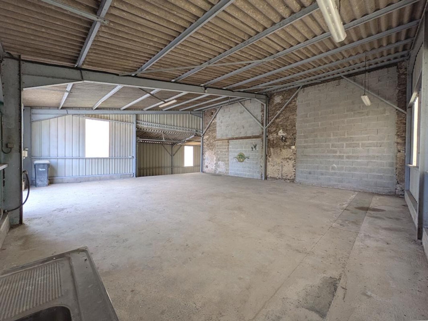 Bâtiment 155m² sur terrain de 300m², bourg Saint Julien de Concelles (44450)