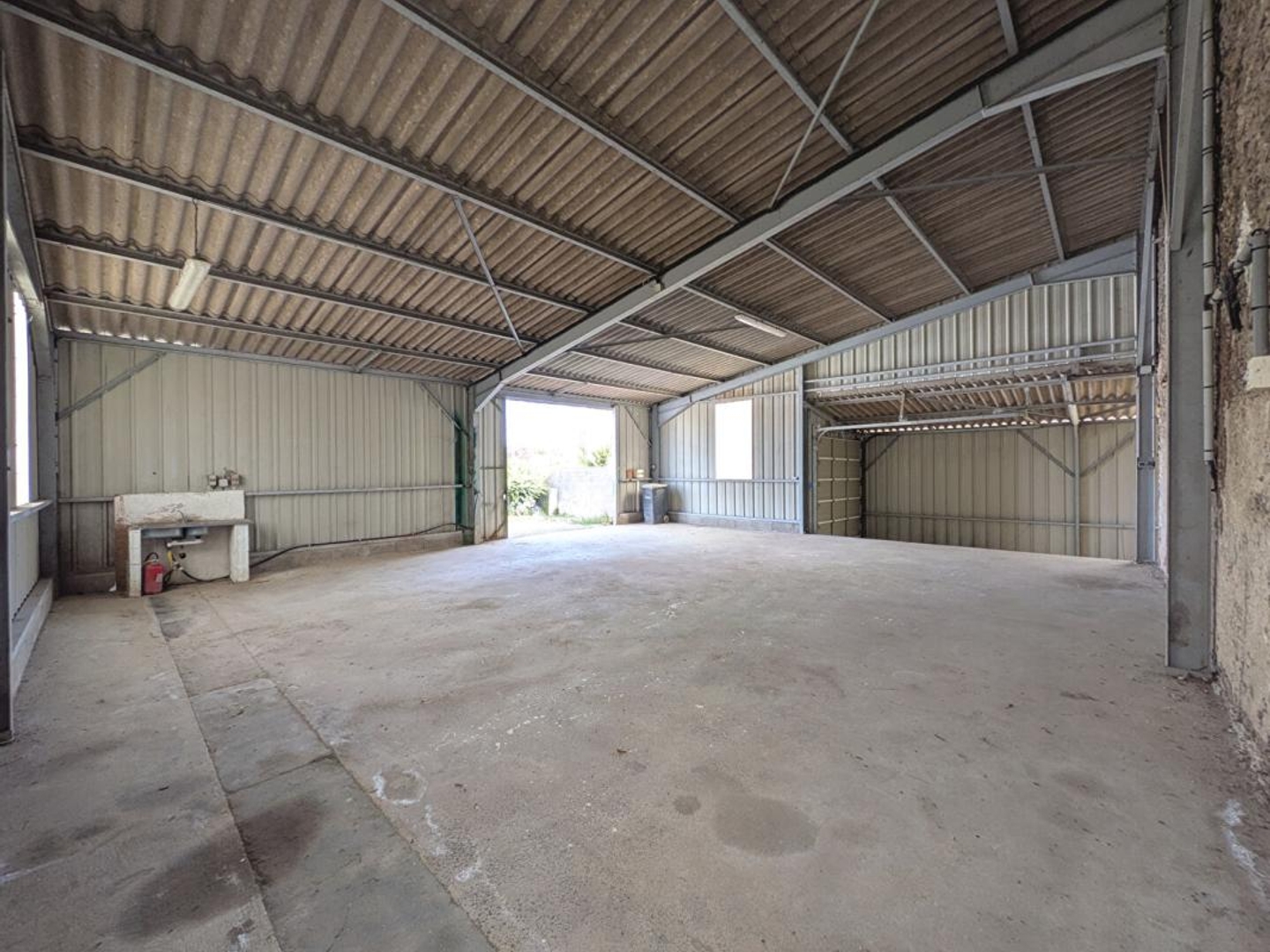 Locaux à vendre - 1 pièce - 115m2 - Saint-Julien-De-C... (44450)