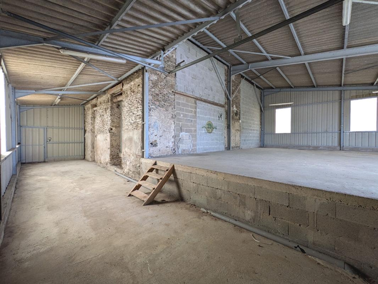 Locaux à vendre - 1 pièce - 115m2 - Saint-Julien-De-C... (44450)