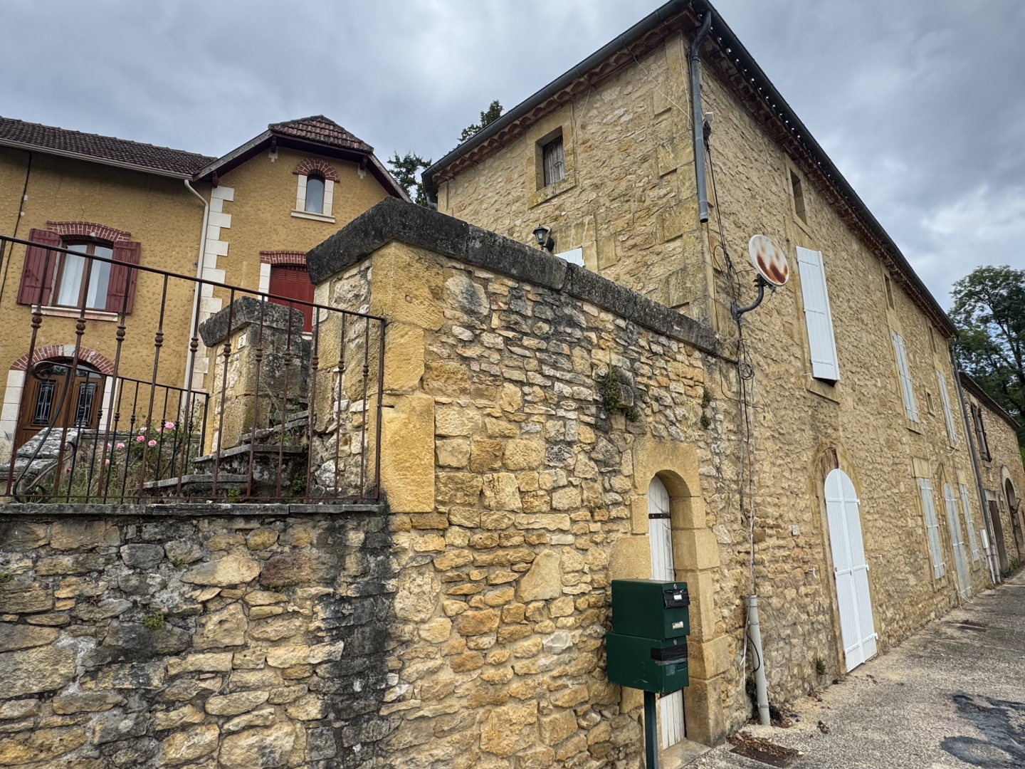 ENSEMBLE IMMOBILIER DE 2 HABITATIONS