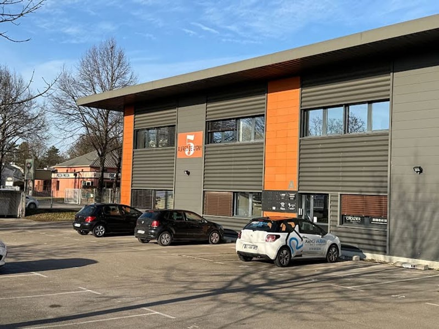 Local 4 pièces 54 m²