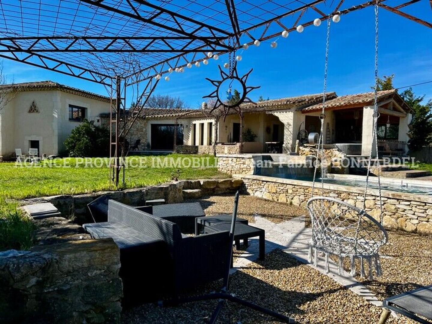 Maison à vendre - 6 pièces - 268m2 - Sainte-Cécile-Les... (84290)
