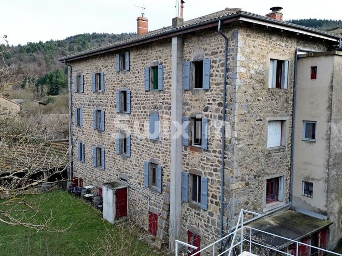 Superbe ENSEMBLE immobilier proche de Lamastre Ardèche