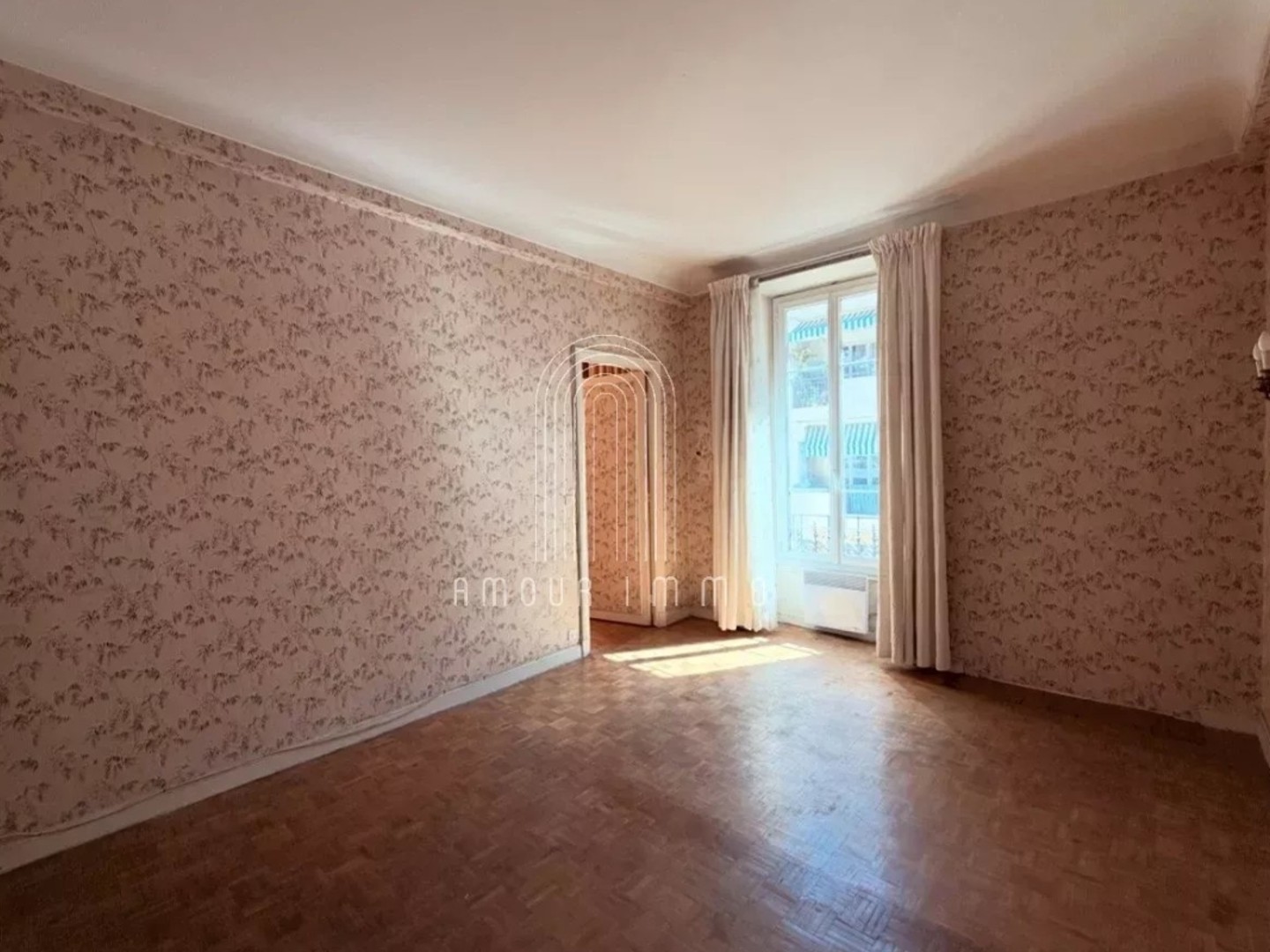 3P À RENOVER / INVESTISSEMENT RIQUIER - 7 minutes à pied du PORT