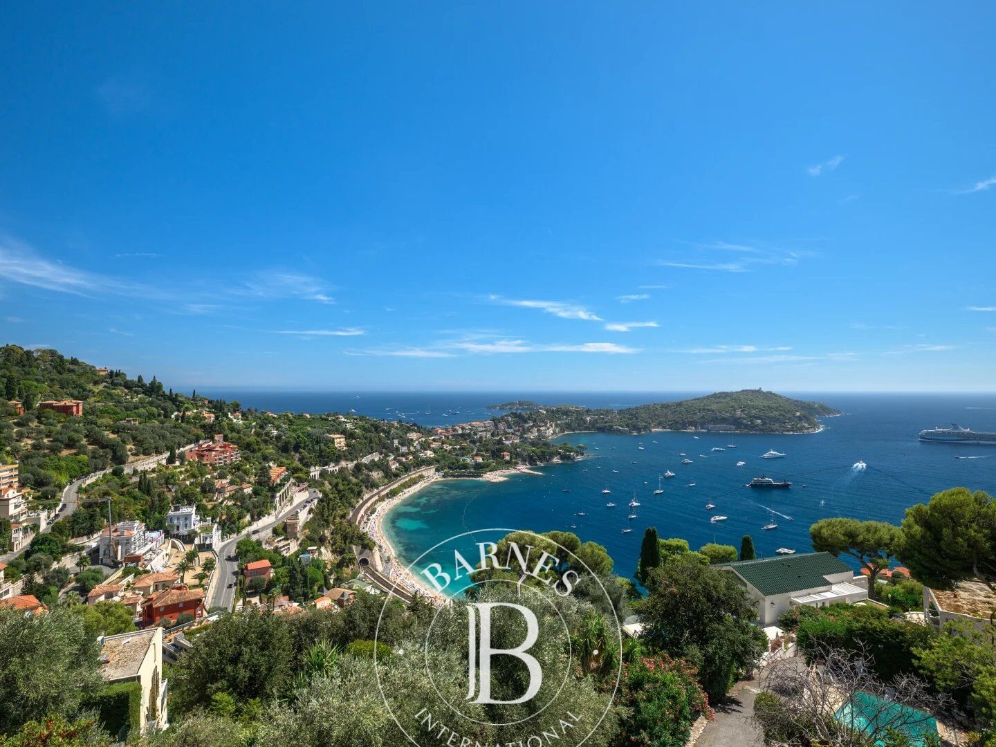 VILLEFRANCHE-SUR-MER - TERRAIN CONSTRUCTIBLE DE 1 750 M² - VUE PANORAMIQUE SUR LA BAIE