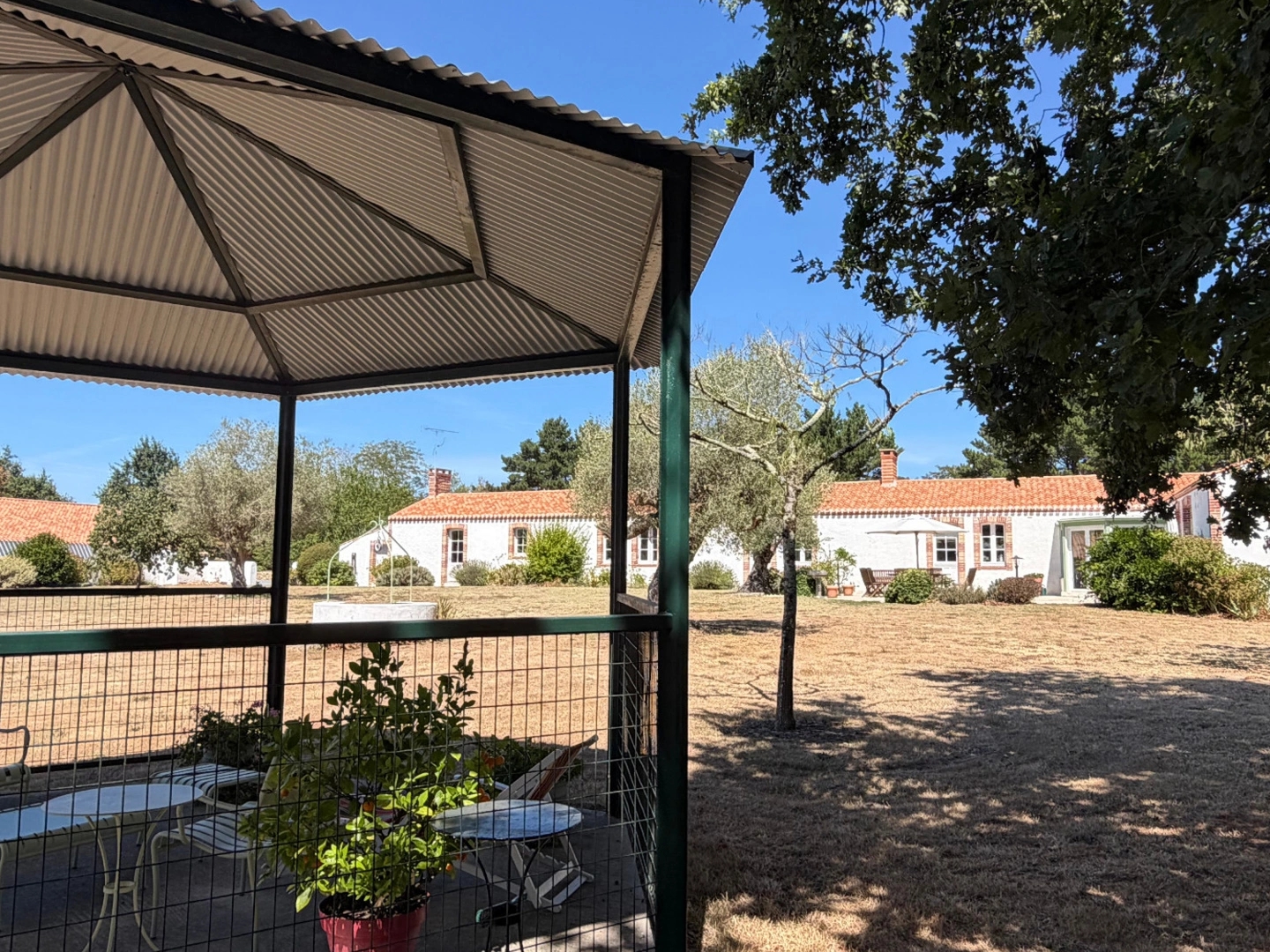 SOULLANS 85300 - DOMAINE PRIVE DE 3,2 HECTARES CLOS - PROPRIETE D'EXCEPTION AVEC GRANGES ET PRESQU'ILE