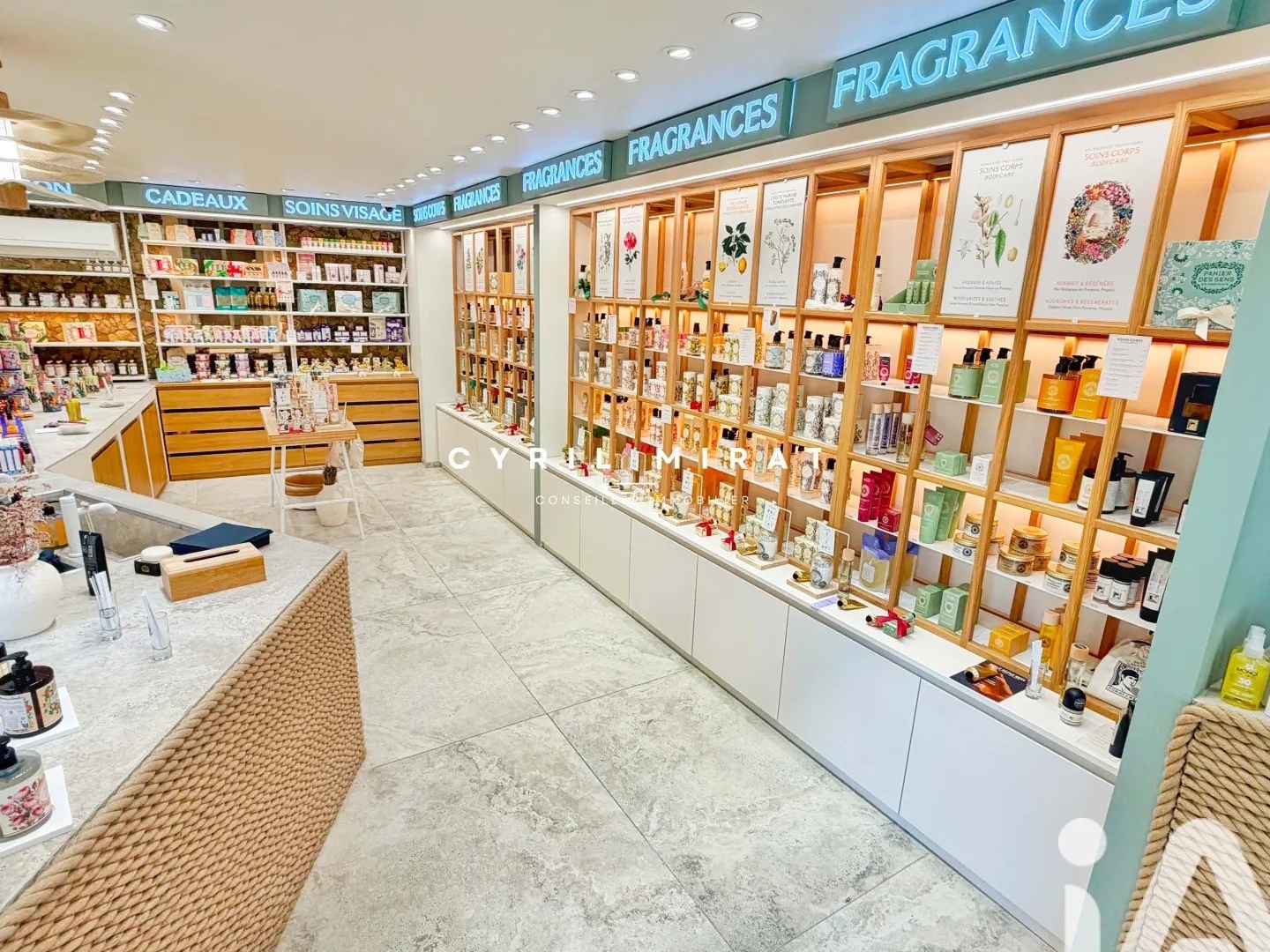 Magasin à vendre - 120m2 - Sanary-Sur-Mer (83110)