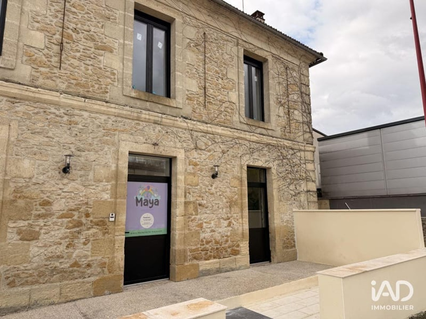 Immeuble commercial 200 m²