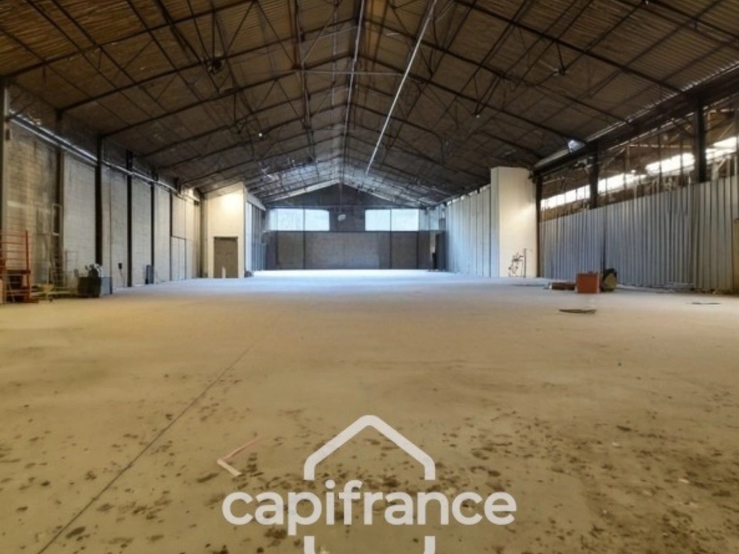 Magasin à vendre - 5 pièces - 2200m2 - Yzeure (03400)