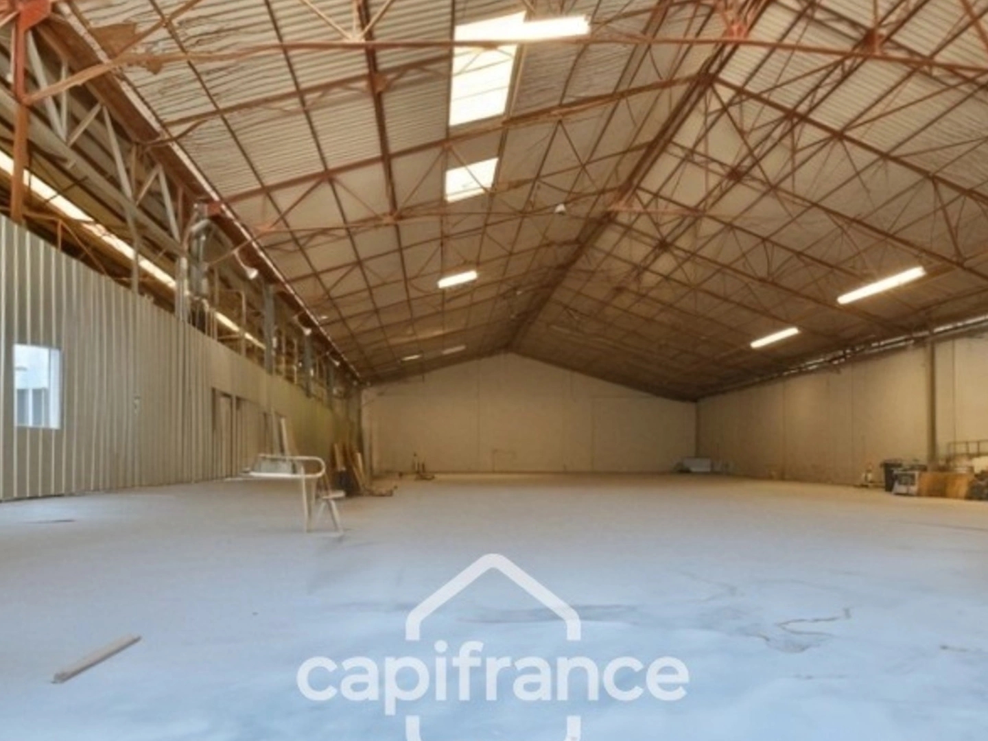 Magasin à vendre - 5 pièces - 2200m2 - Yzeure (03400)