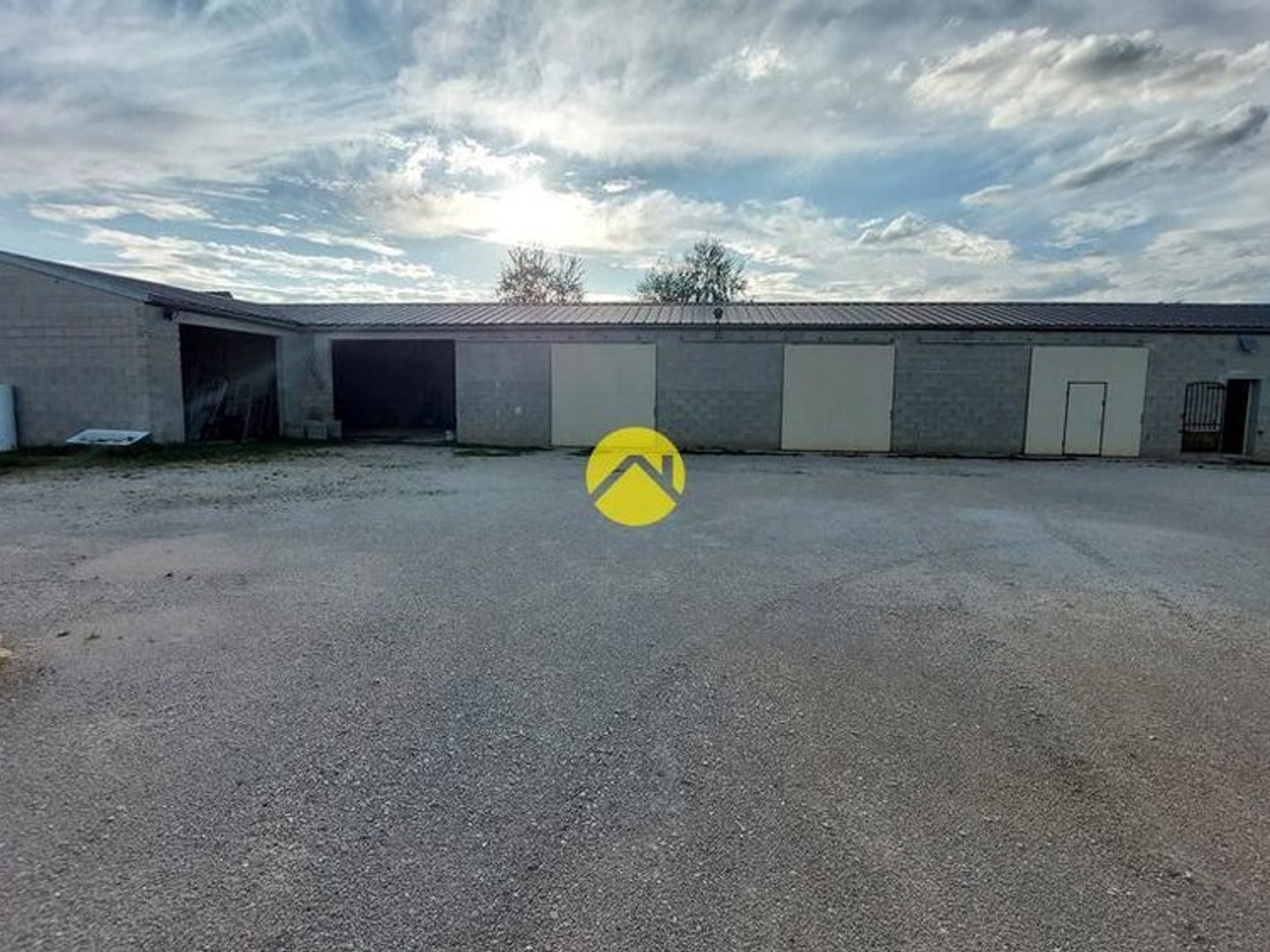 BÂTIMENTS + BUREAU + TERRAIN