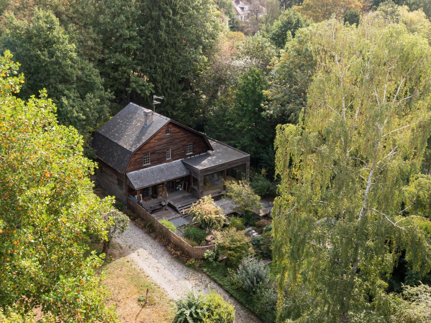 Propriété nichée au sein d'un parc arboré de 5565 m2