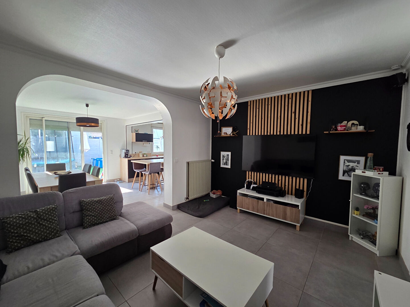 LE MANS . Maison de ville rénovée avec goût, à seulement 3 km du centre-ville !