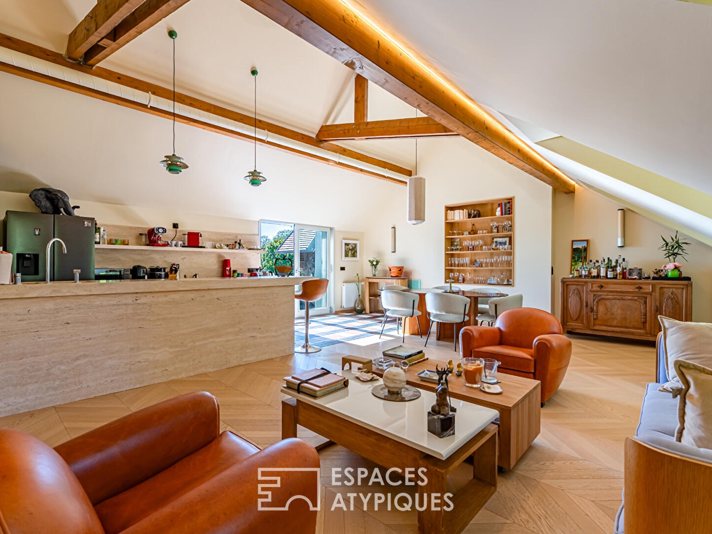 Lumineux duplex avec terrasse, dans sa demeure historique réhabilitée