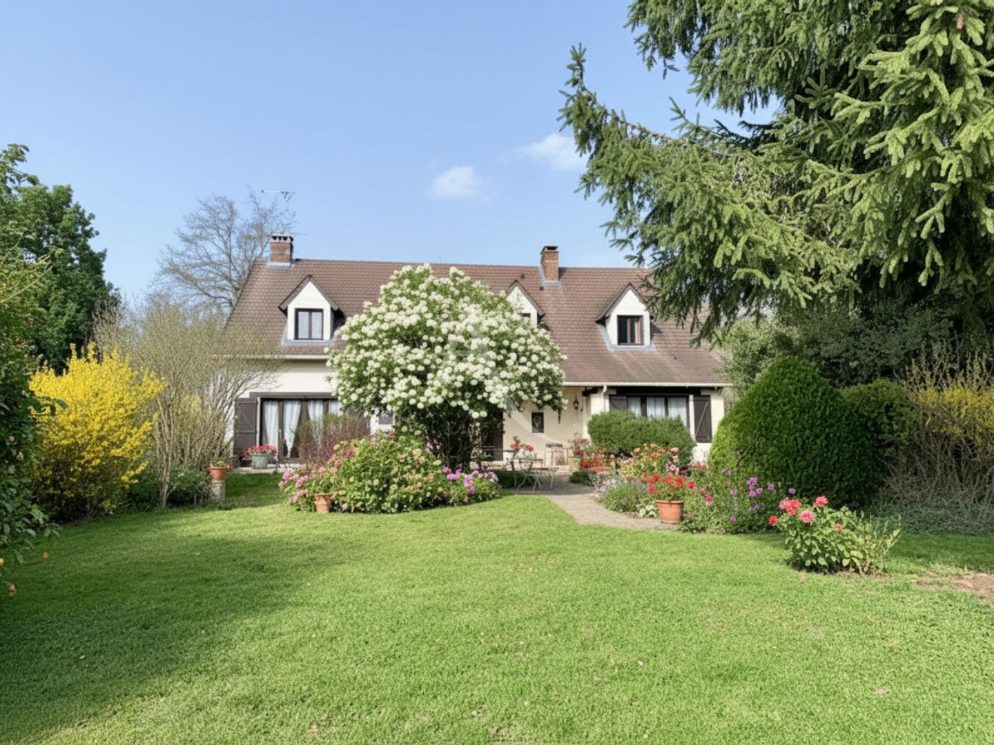 Maison à vendre - 2 pièces - 258m2 - Villeneuve-Saint-... (77174)