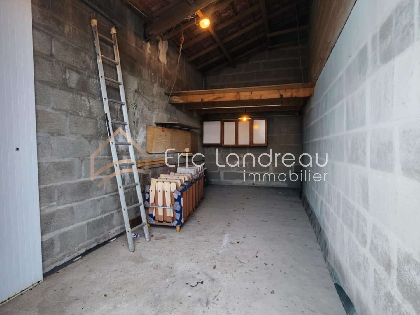 Garage/Parking