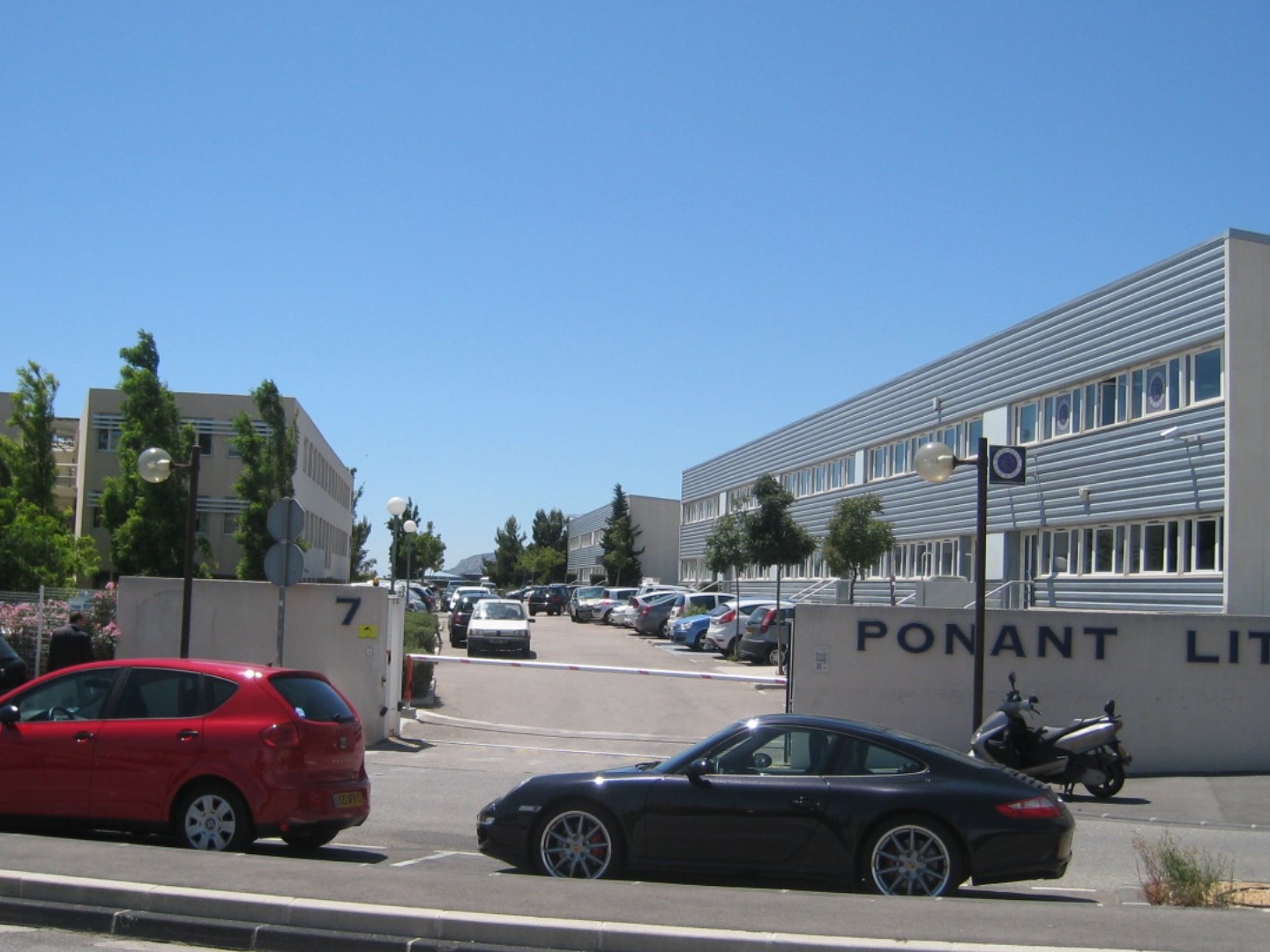 Local professionnel 260 m²