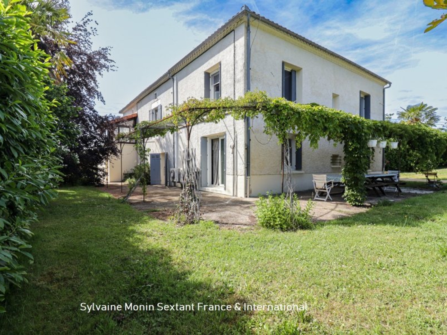 Maison à vendre - 8 pièces - 238m2 - Coulaures (24420)