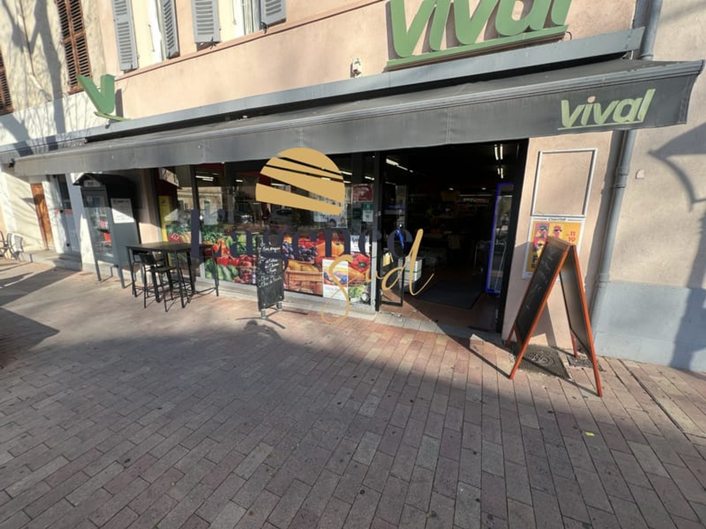 Superette Vival avec appartement de fonction en plein centre ville