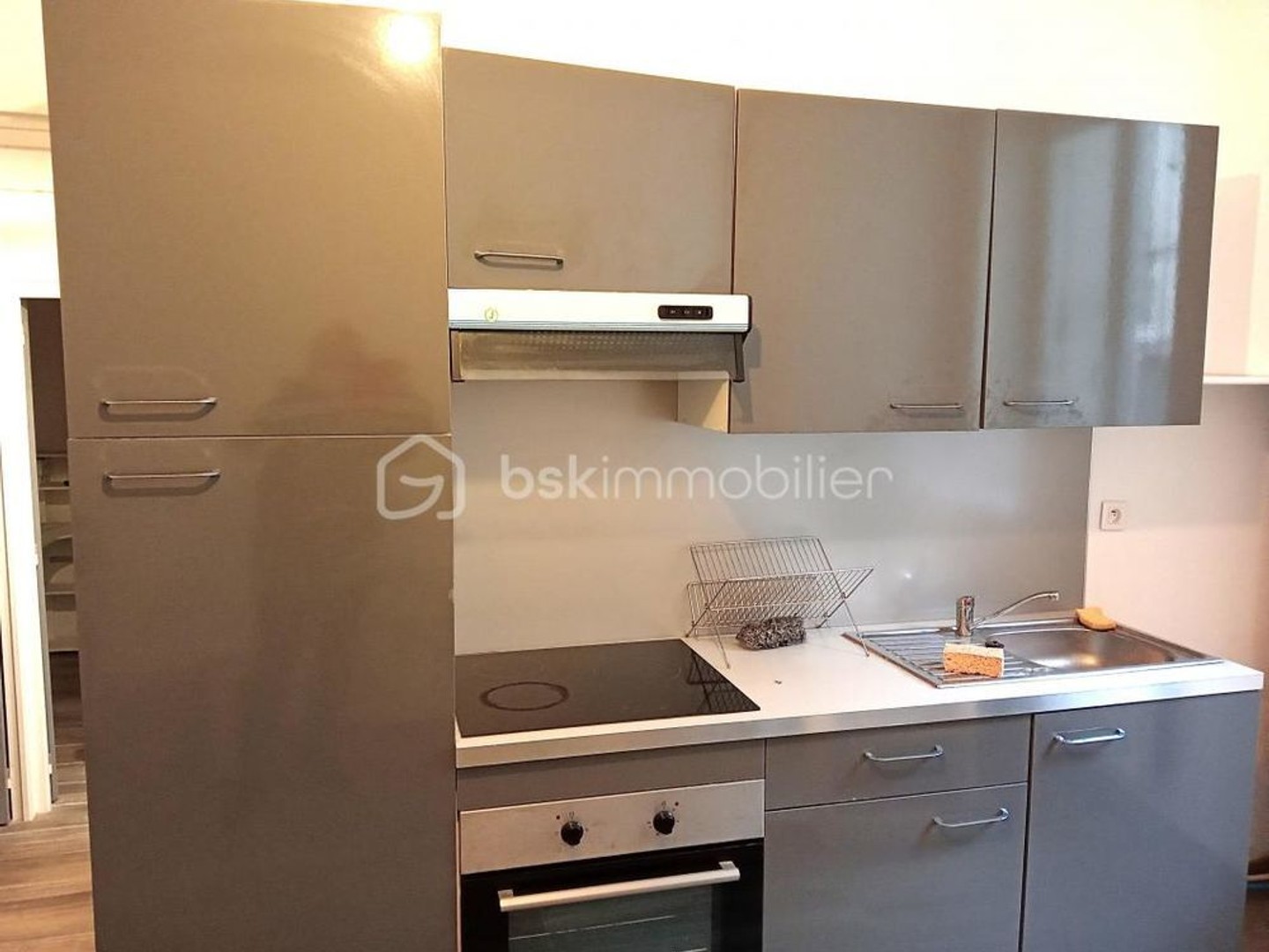 NIMES, PROCHE ARENES- IMMEUBLE DE 232M² COMPRENANT 6 LOGEMENTS