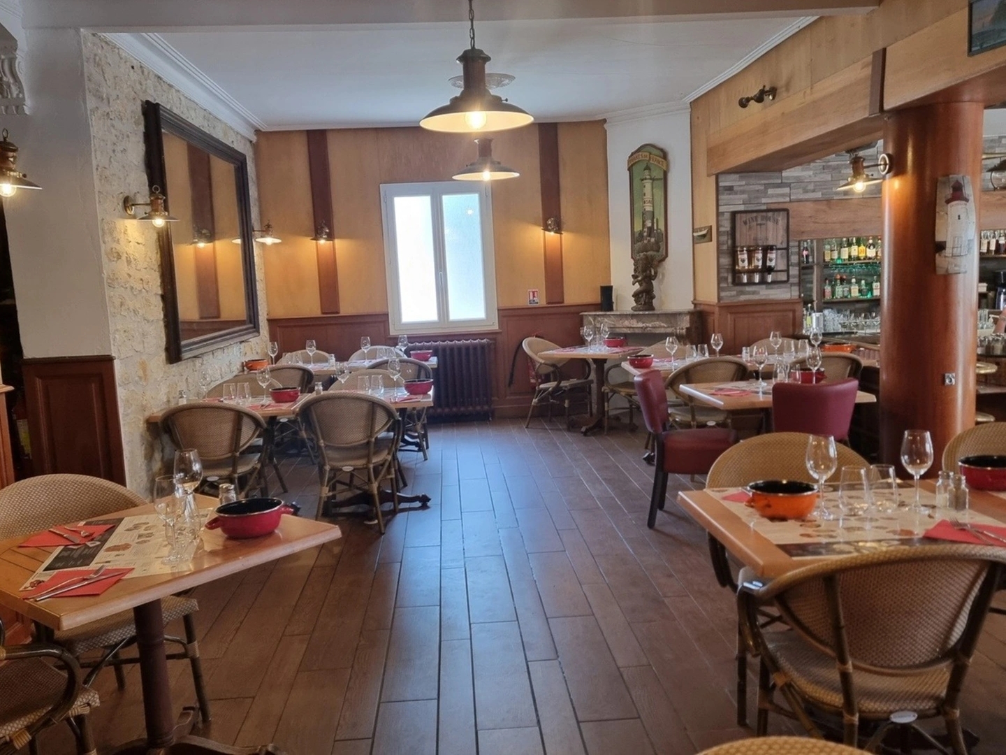 Magasin à vendre - 25 pièces - 186m2 - Saint-Pierre-D'ol... (17310)