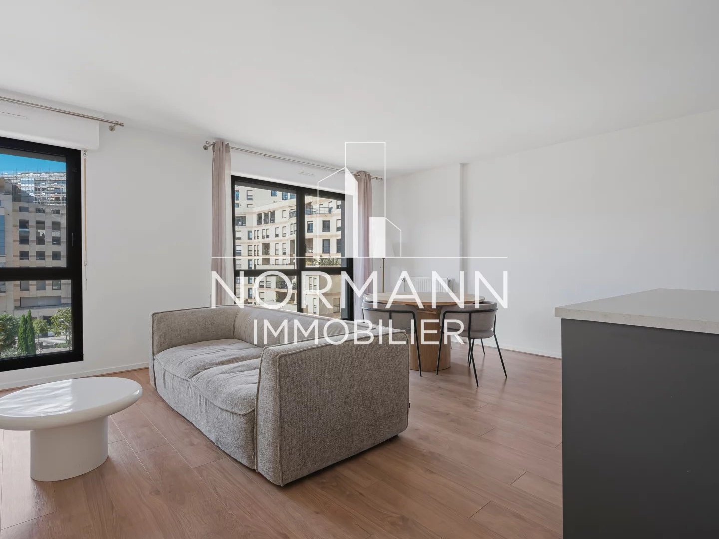 EXCLUSIVITE- PLACE POMPIDOU-74M2- BALCON - 2 CHAMBRES-CAVE