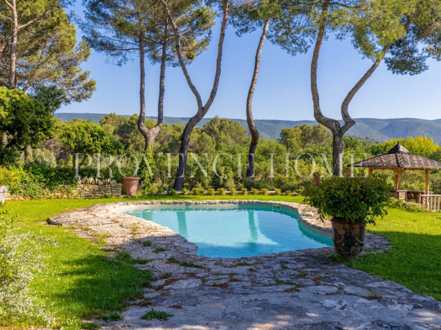 Maison à vendre - 14 pièces - 500m2 - Ménerbes (84560)
