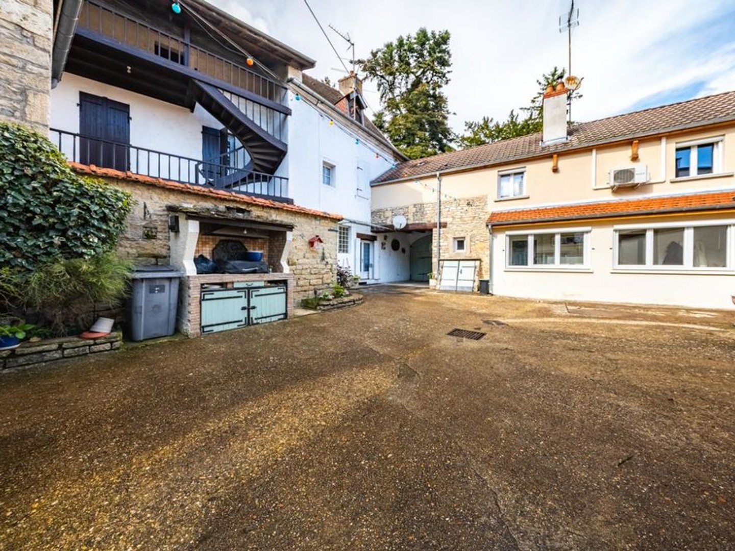 Maison à vendre - 11 pièces - 263m2 - Chenôve (21300)