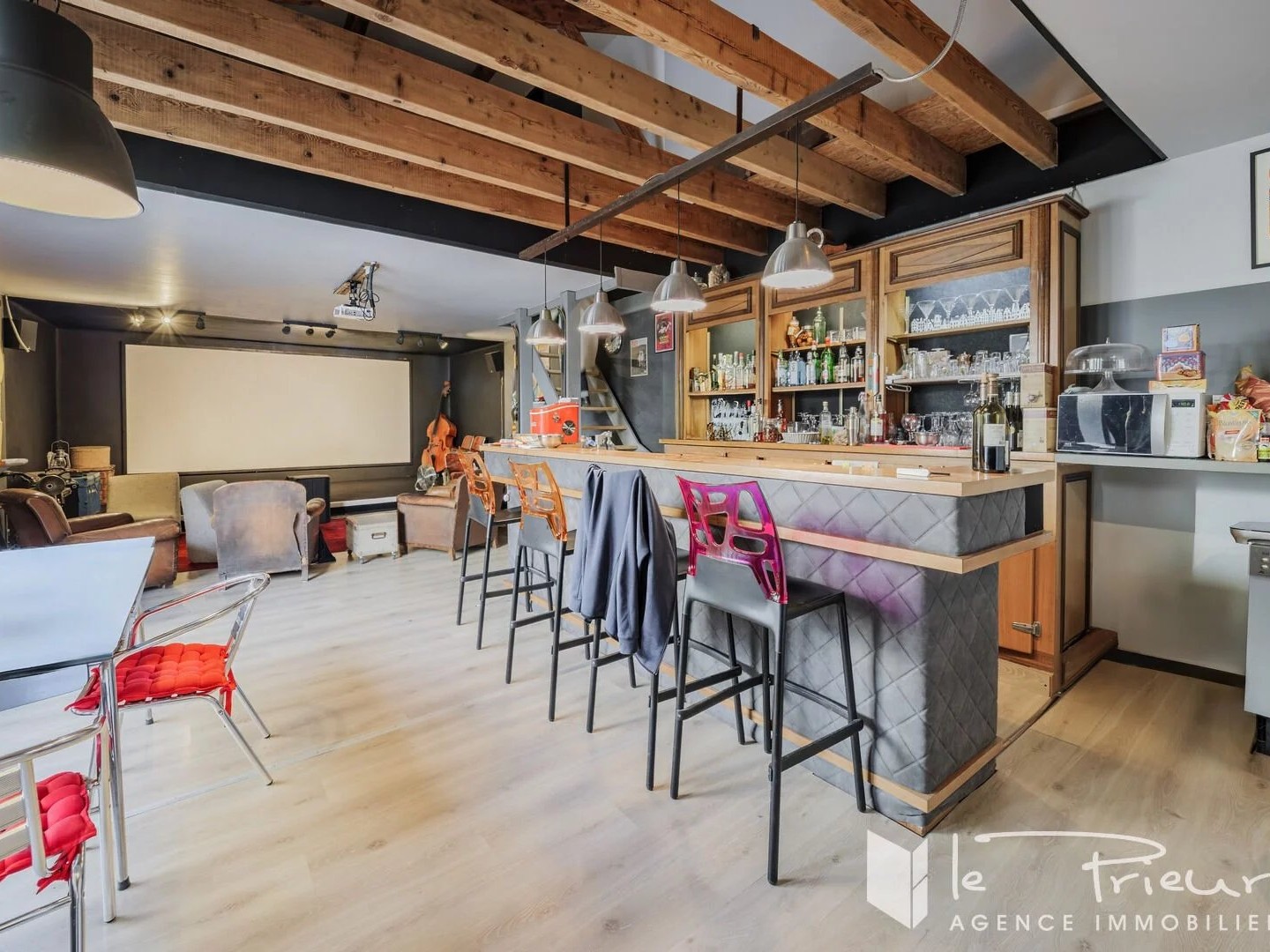 Bel ensemble immobilier au centre de Saint-Juéry : 6 logements l