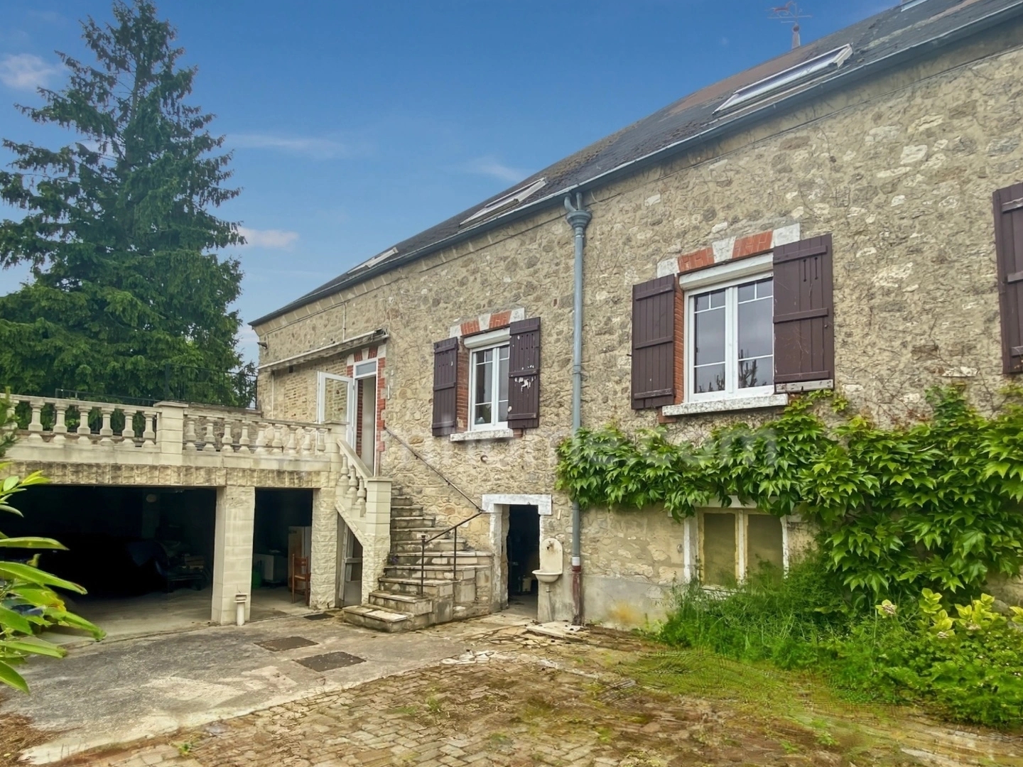 Belle longère en pierres ancien chai de Champagne