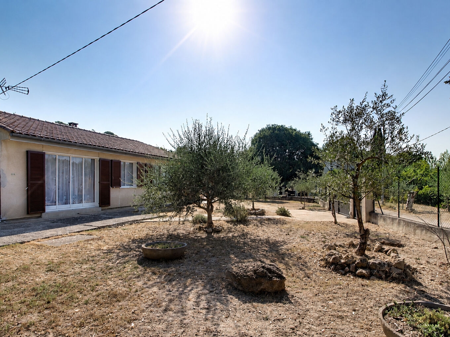 A VENDRE EN EXCLUSIVITÉ ! A SAINT-ANTONIN DU VAR - Maison de plain-pied de 82m² + garage sur un terrain de 2300 m²