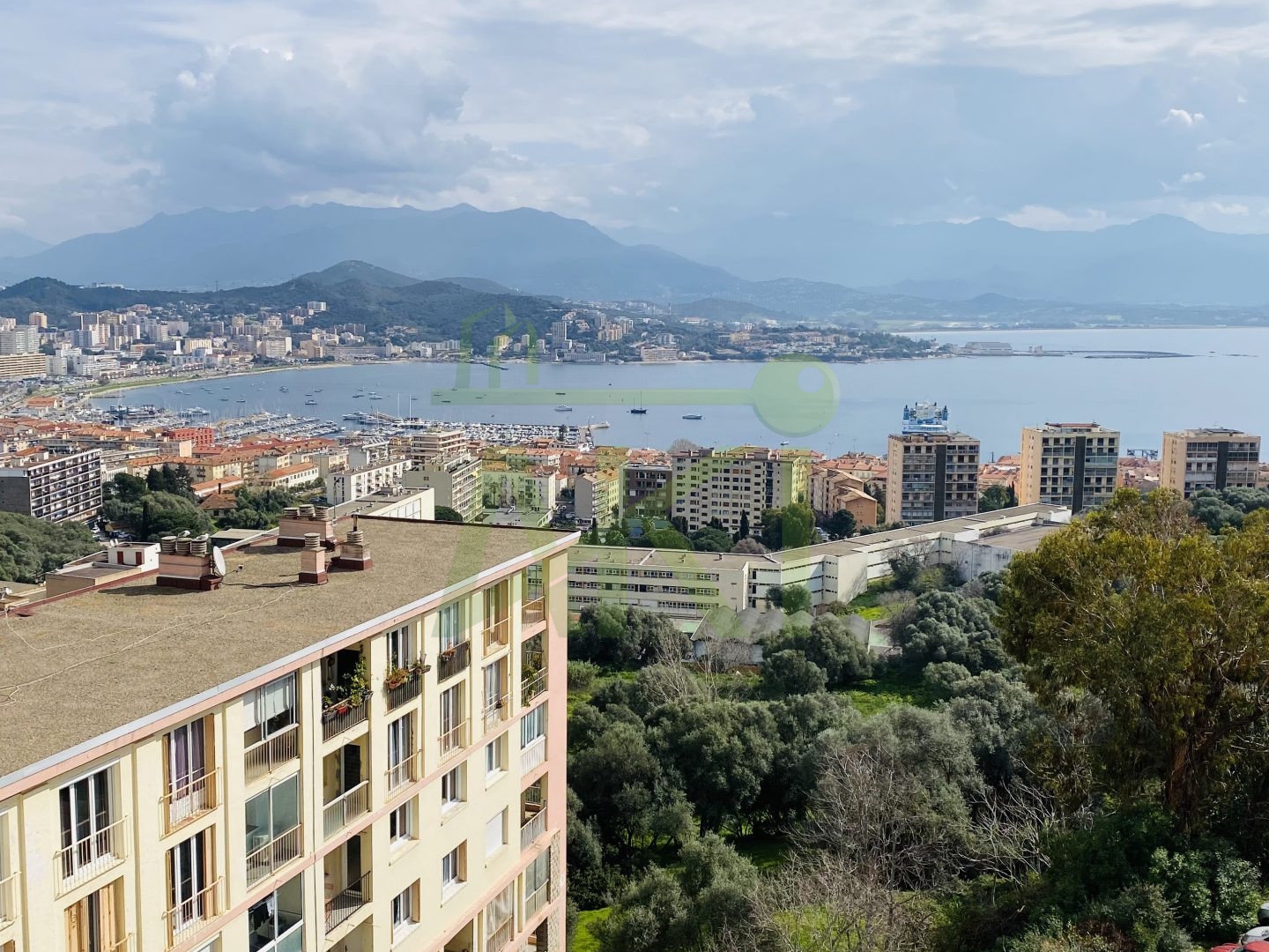 Quartier Laetitia, vue mer, dernier étage