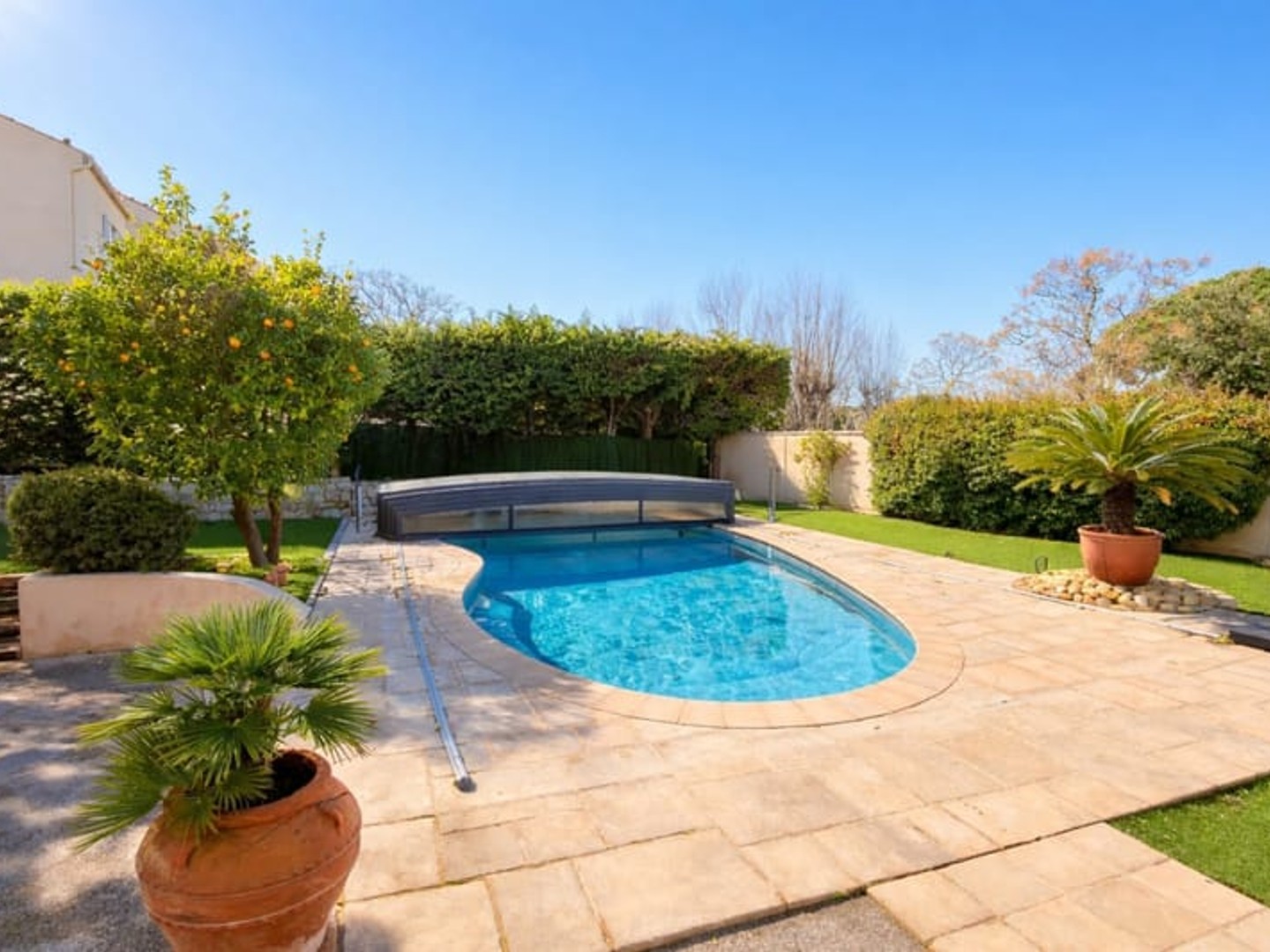 A VENDRE VILLA 7 PIECES 4 CHAMBRES PISCINE APPARTEMENT INDEPENDANT PROCHE CENTRE VILLE ET BORD DE MER A SAINT AYGULF