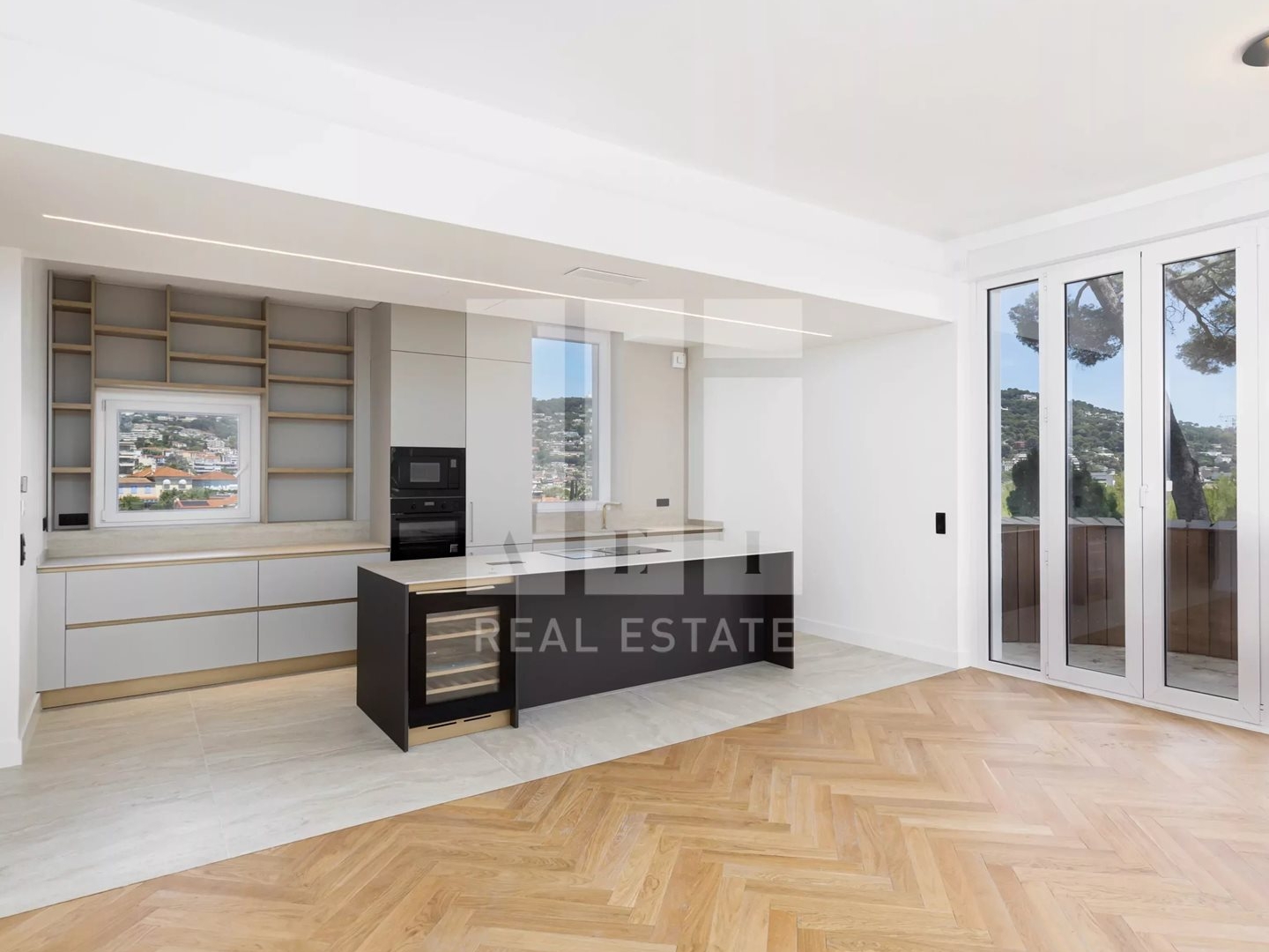 Le Cannet - Grand Appartement 5 Pieces Entierement Renove