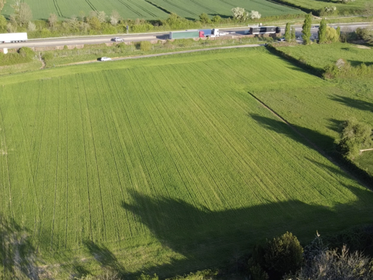 Terrain constructible à fort potentiel 5000 m2 à Tournus, accès immédiat A6 et belle visibilité depuis l'a