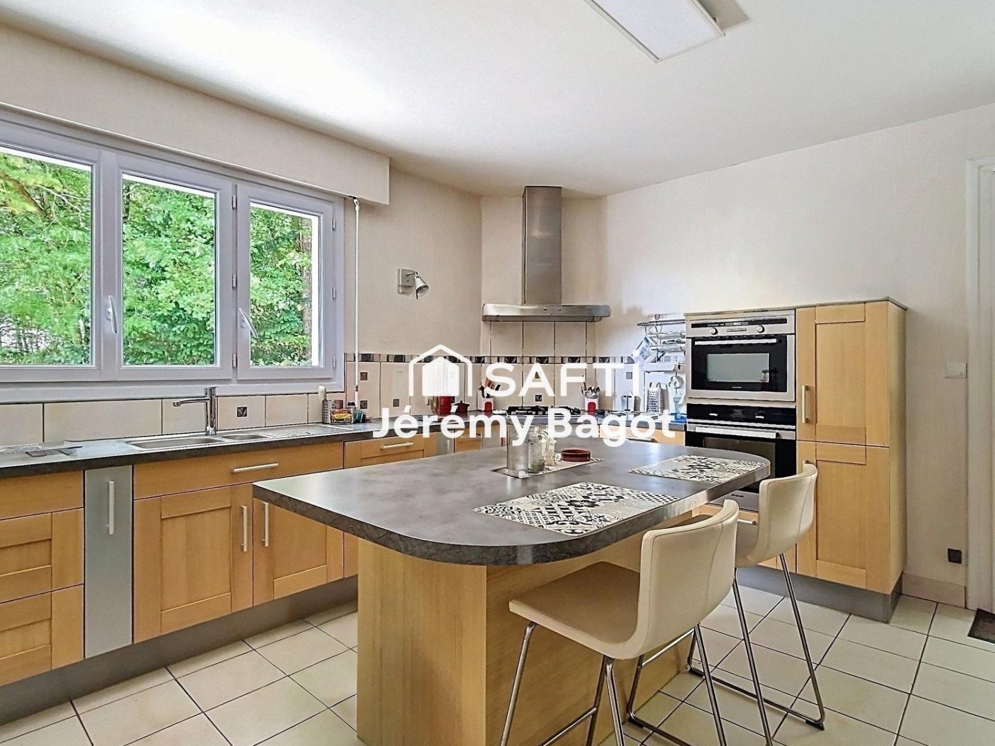Maison à vendre - 7 pièces - 240m2 - La Membrolle-Sur-... (37390)