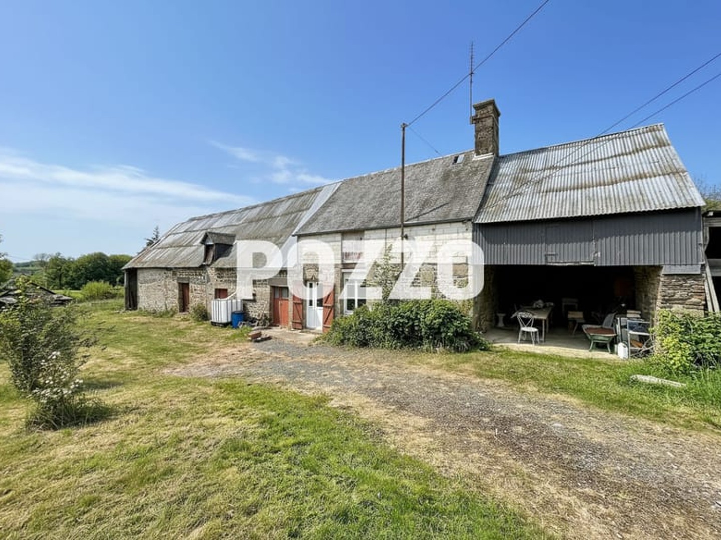 Ensemble immobilier à rénover à 3 km de SOURDEVAL 50150 (VENGEONS)