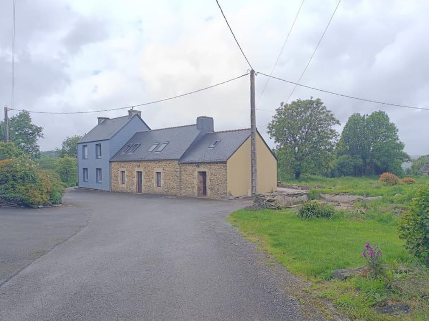 29520 Laz maison sans travaux ancien gîte 4* en hameau beaux volumes