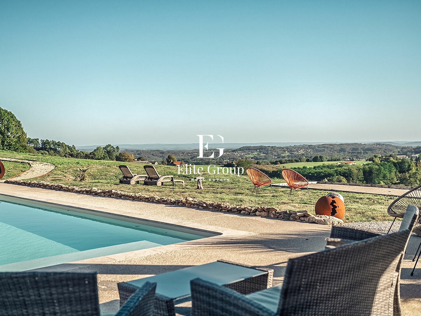 À VENDRE MAGNIFIQUE MAISON DE PLAIN-PIED - 13 PIÈCES - 314 M2