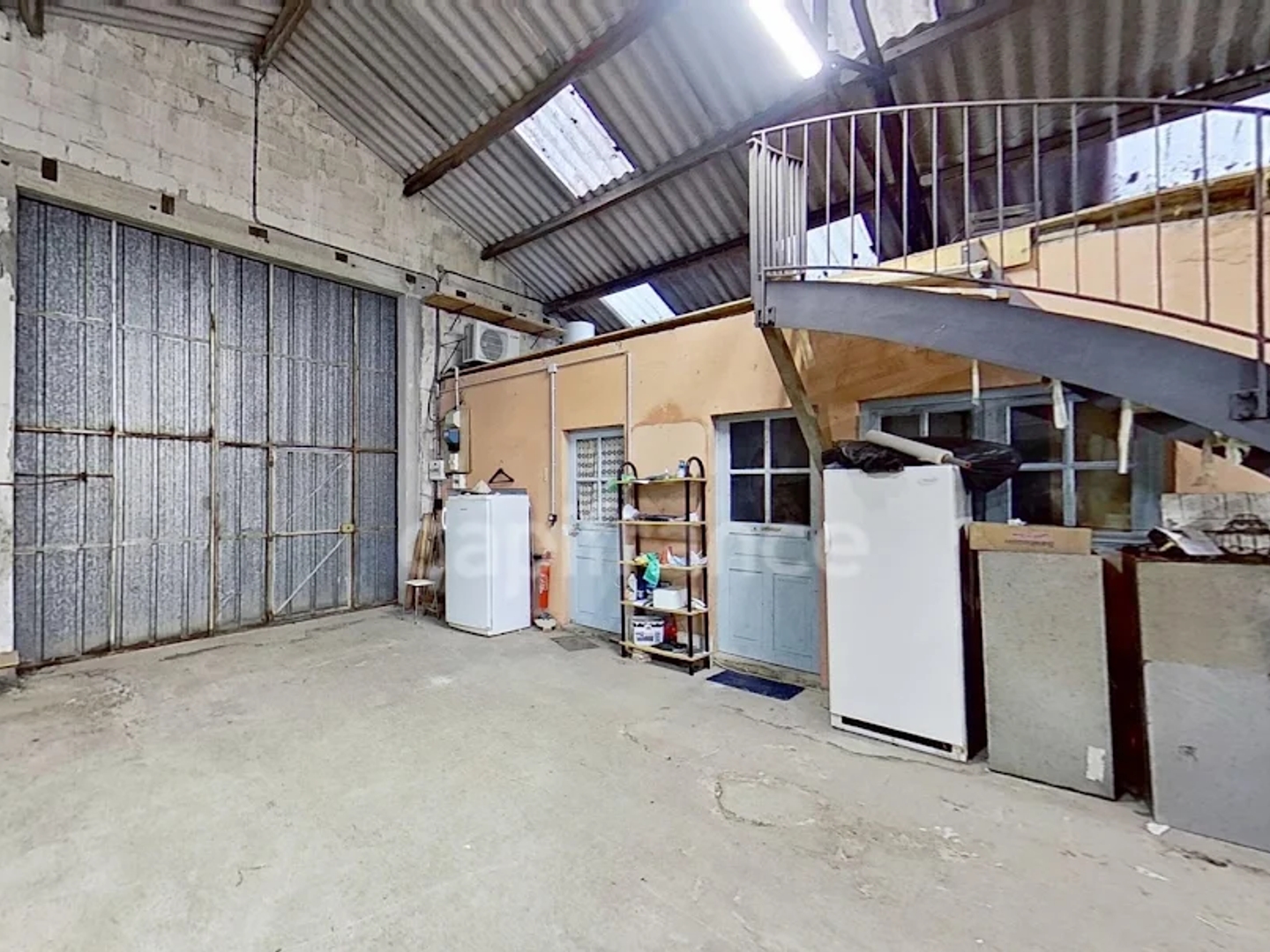 Locaux à vendre - 3 pièces - 420m2 - Carhaix-Plouguer (29270)