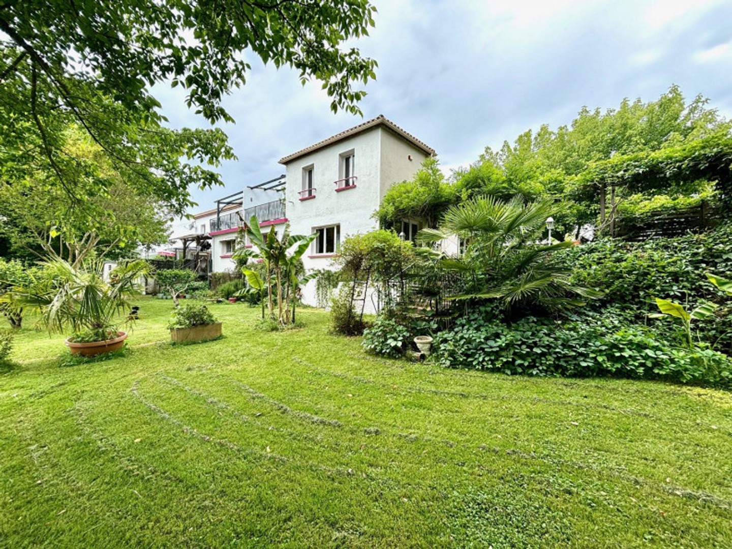 Magasin à vendre - 16 pièces - 462m2 - Montcuq-En-Quercy... (46800)